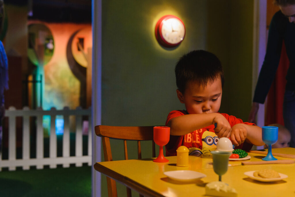 interactive lighting design for temporary exhibitions in London. Oliver Jeffers at Discovery.